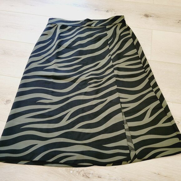 Ann Taylor Petite Zebra Print A-Line Skirt 2P Green & Black Polyester - Picture 1 of 6